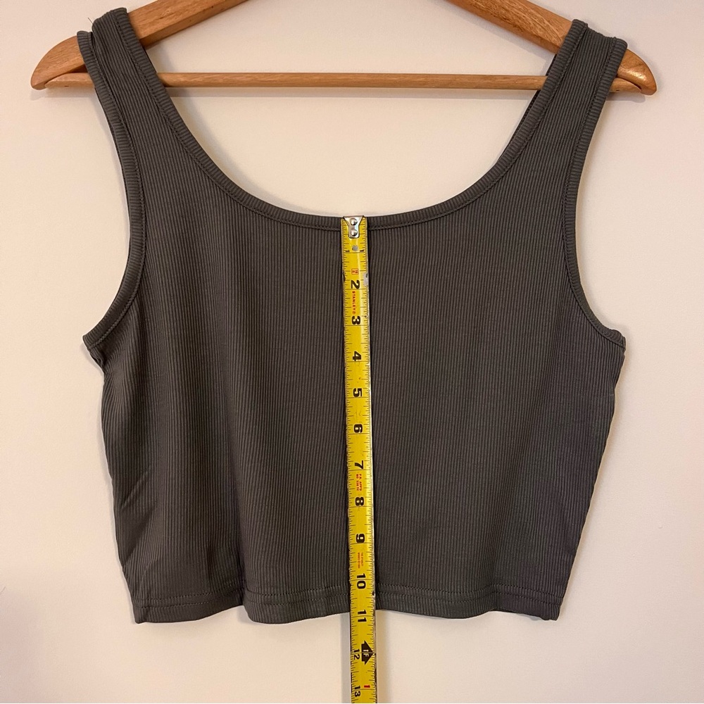 Cropped Tank - Picture 5 of 5